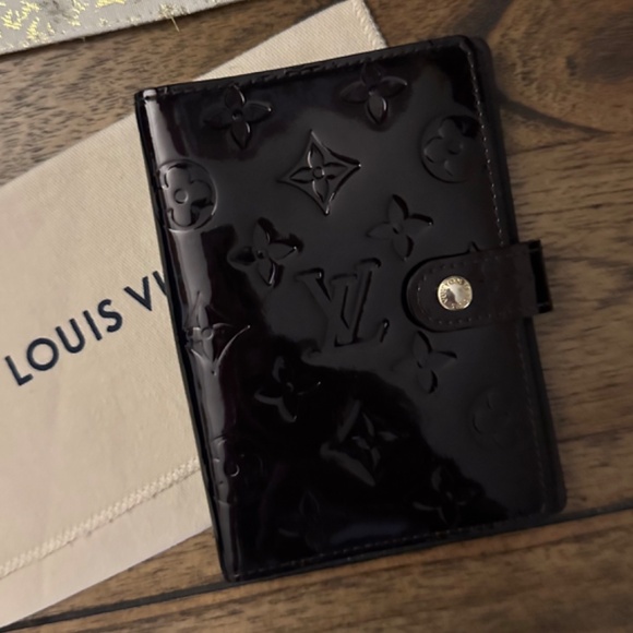 LV Vernis Agenda/Passport w/Dust Bag PM - Picture 7 of 9